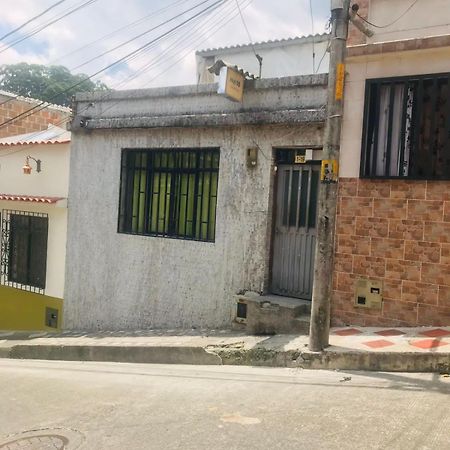 Hostal La 18 Pereira Esterno foto